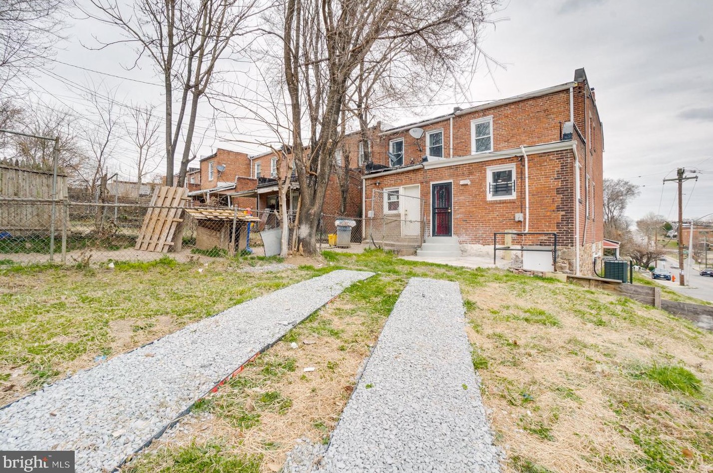 900 Ashburton St, Baltimore MD  21216-4344 exterior