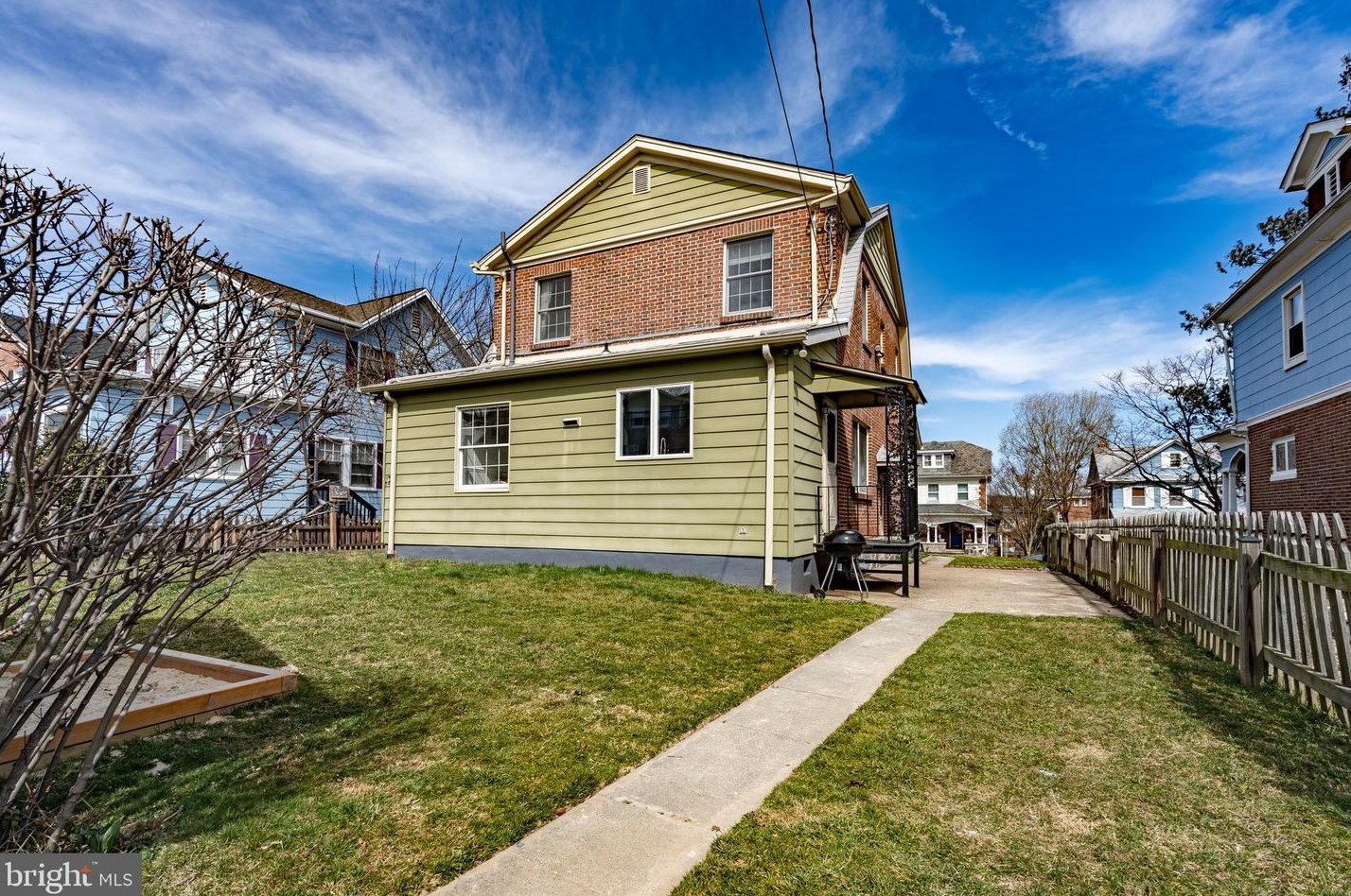 2211 Kentucky Ave, Baltimore MD 21213-1737 exterior