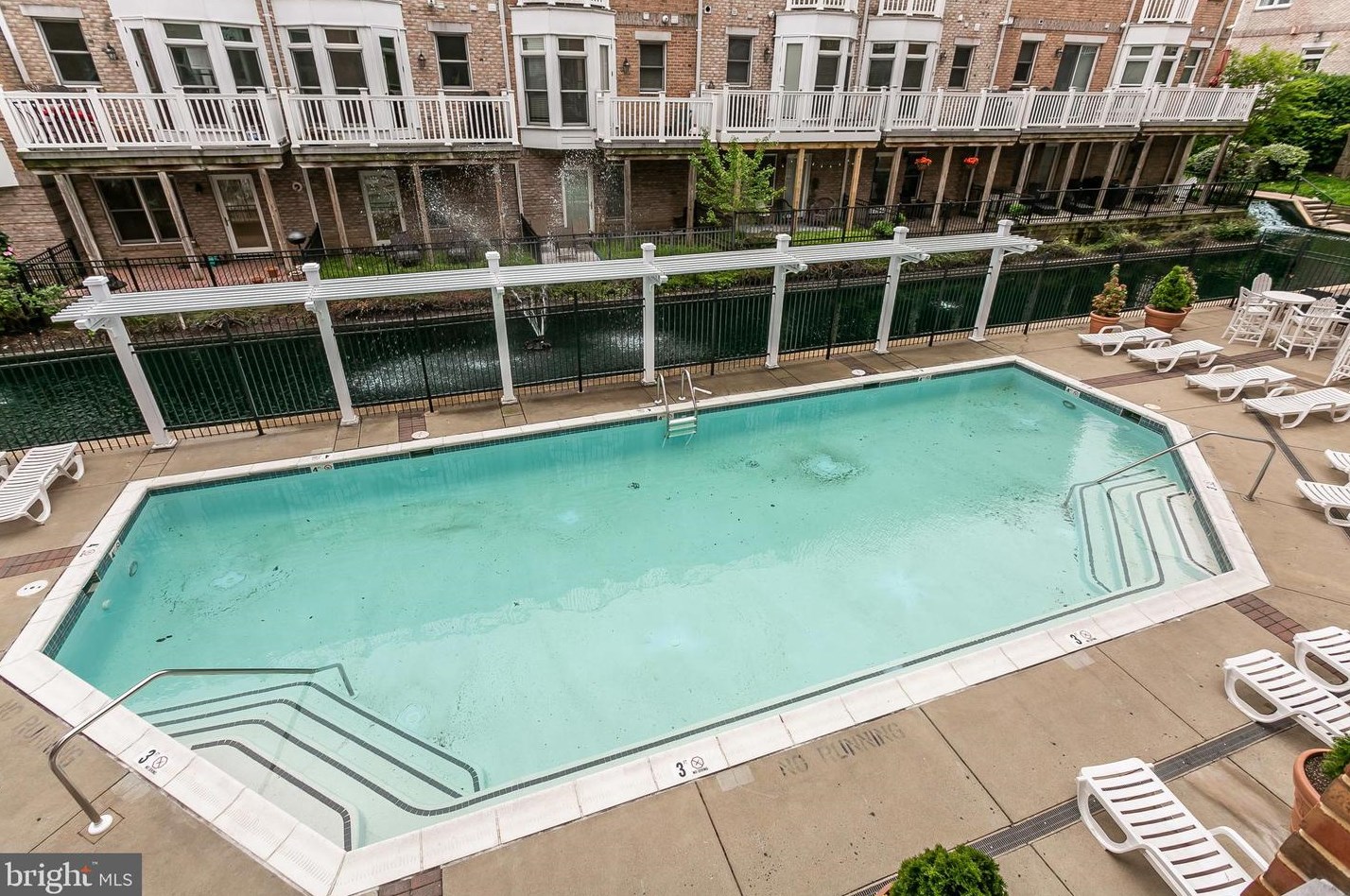 23 Pierside Dr, Baltimore MD  21230-5463 exterior