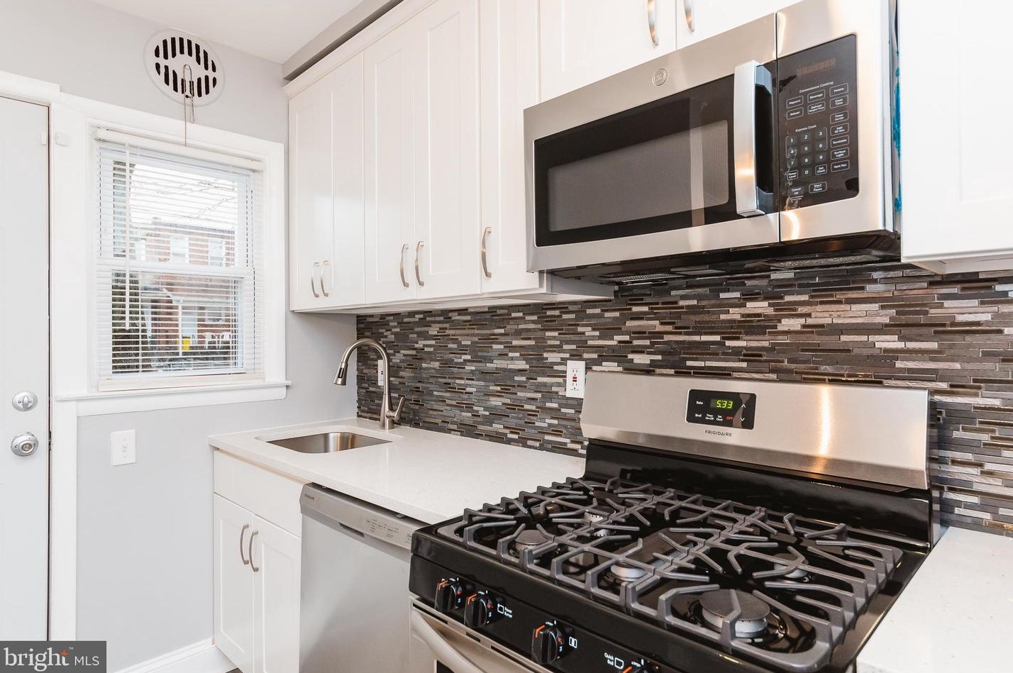904 Homestead St, Baltimore MD  21218-3607 exterior