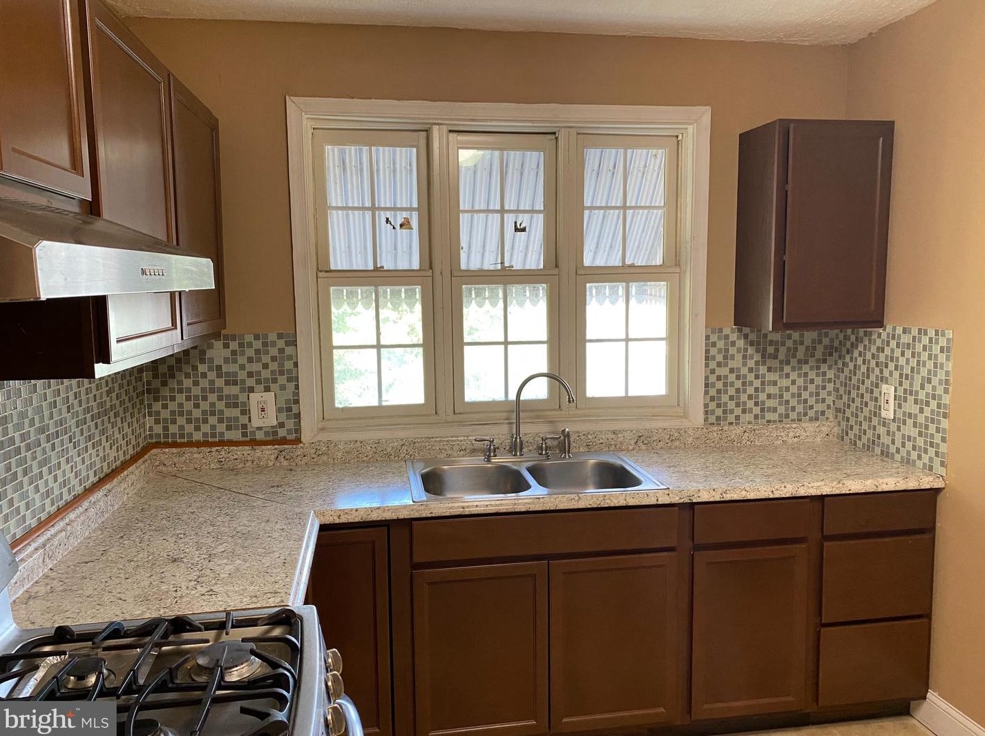 6704 Gary Ave, Baltimore MD  21222-1020 exterior