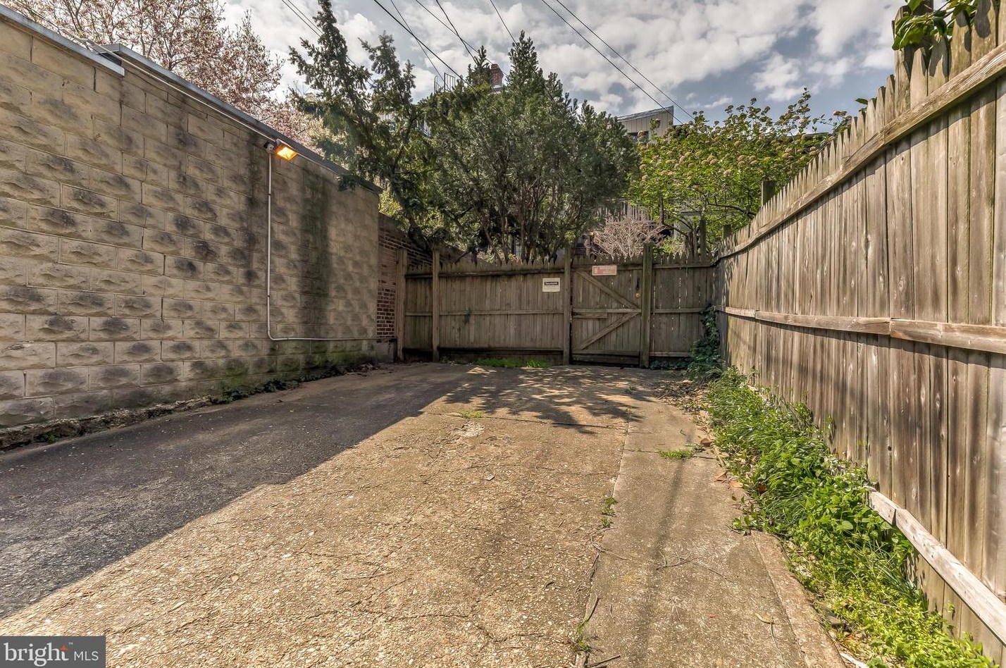 1423 Park Ave, Baltimore MD 21201-3612 exterior