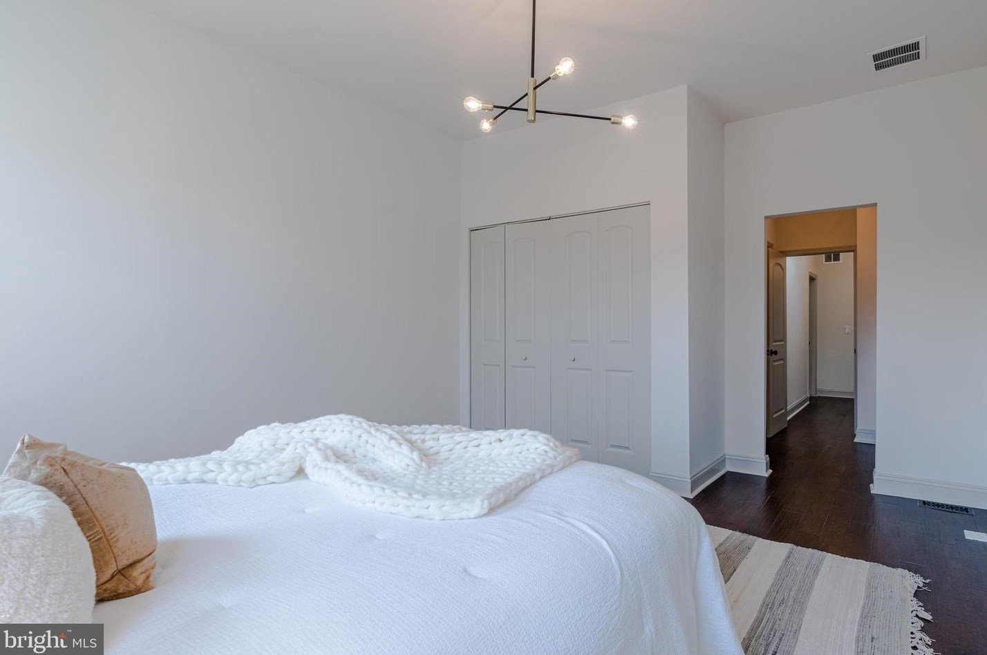 4030 Falls Rd, Baltimore MD  21211-1740 exterior