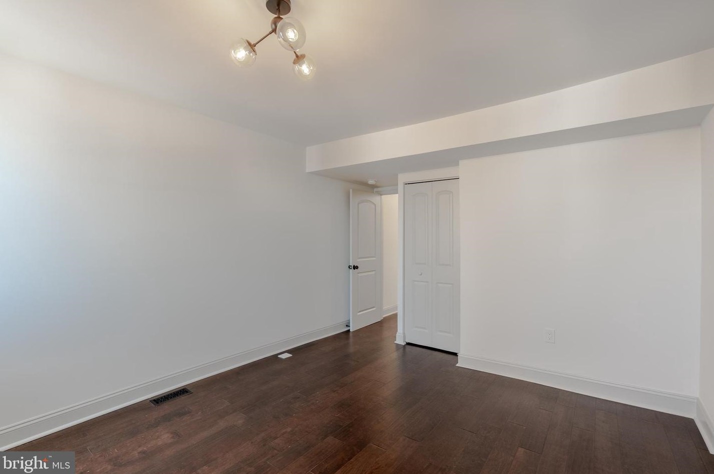 4030 Falls Rd, Baltimore MD  21211-1740 exterior