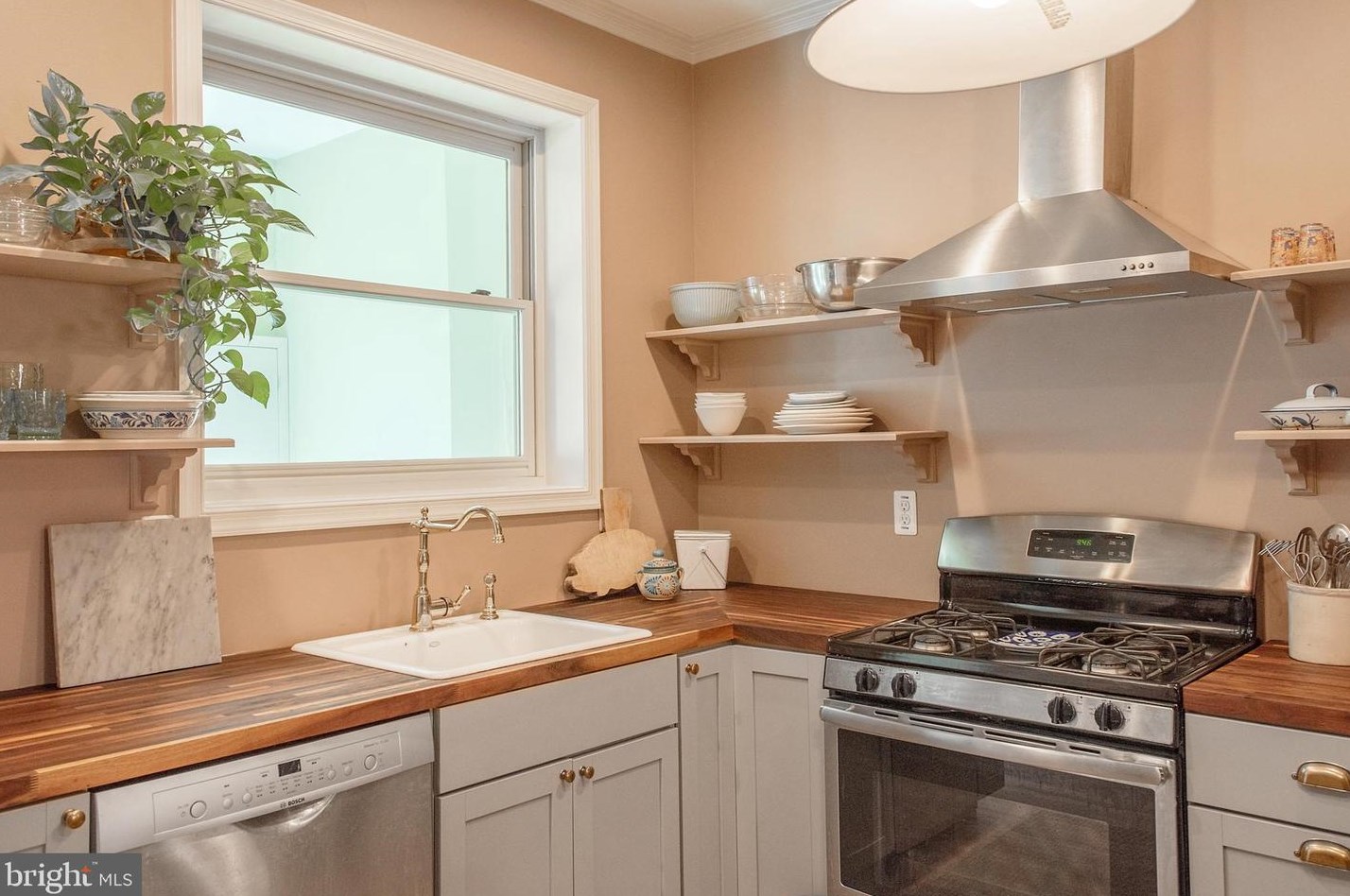 133 Curley St, Baltimore MD  21224-1332 exterior