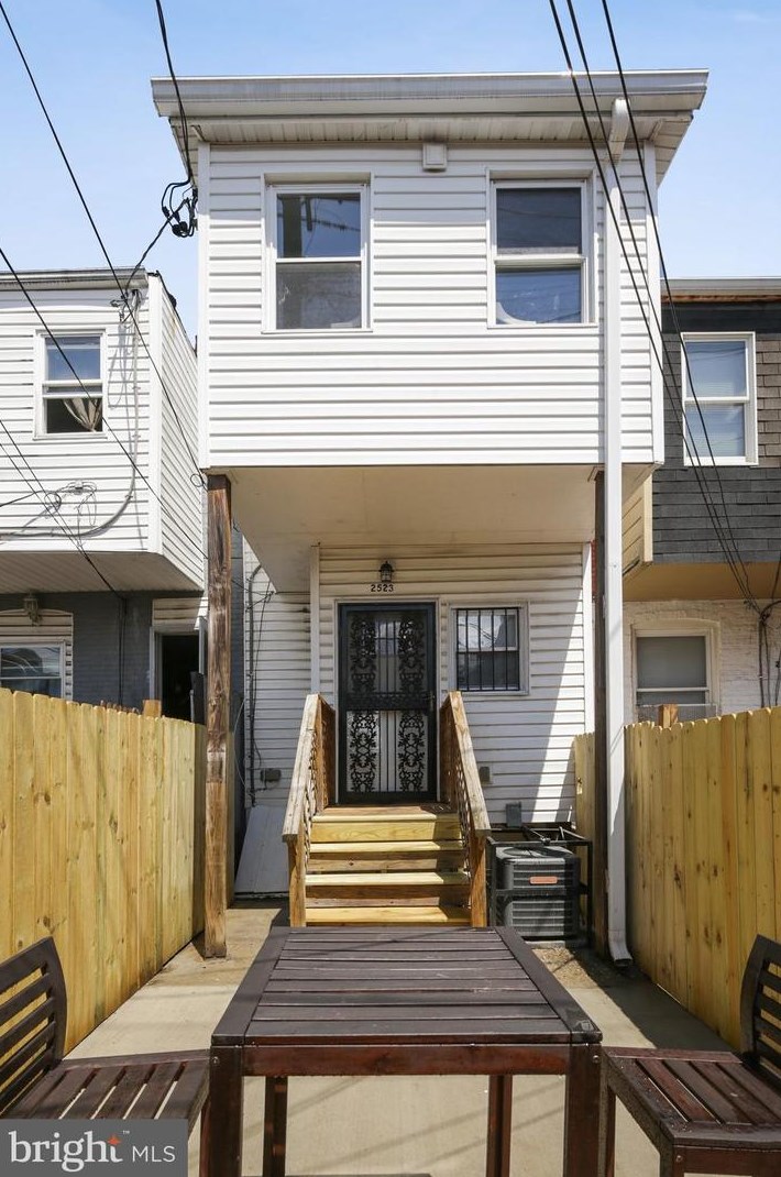 2523 Madison St, Baltimore MD  21205-1729 exterior