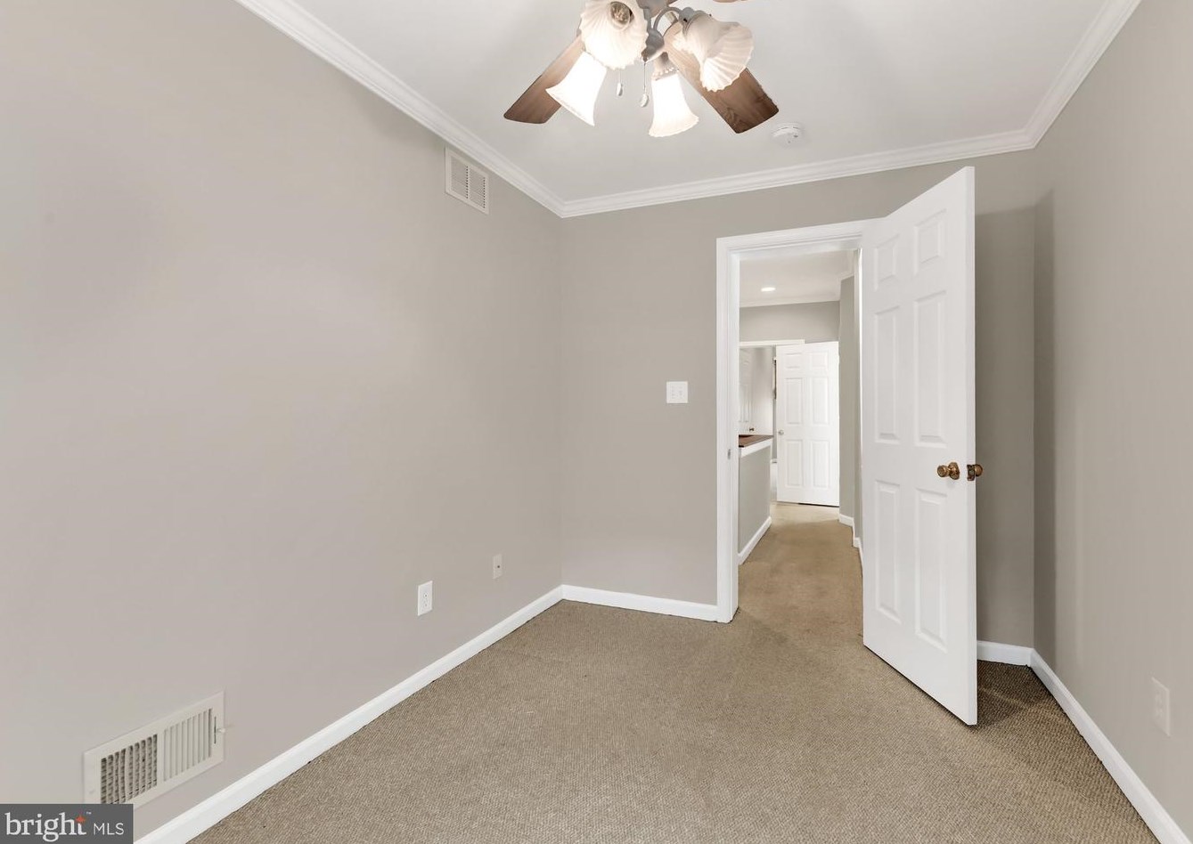 827 Montford Ave, Baltimore MD  21205-1619 exterior