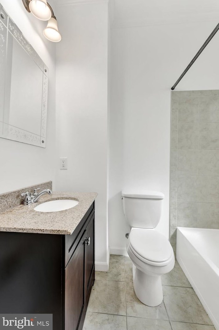 827 Montford Ave, Baltimore MD  21205-1619 exterior