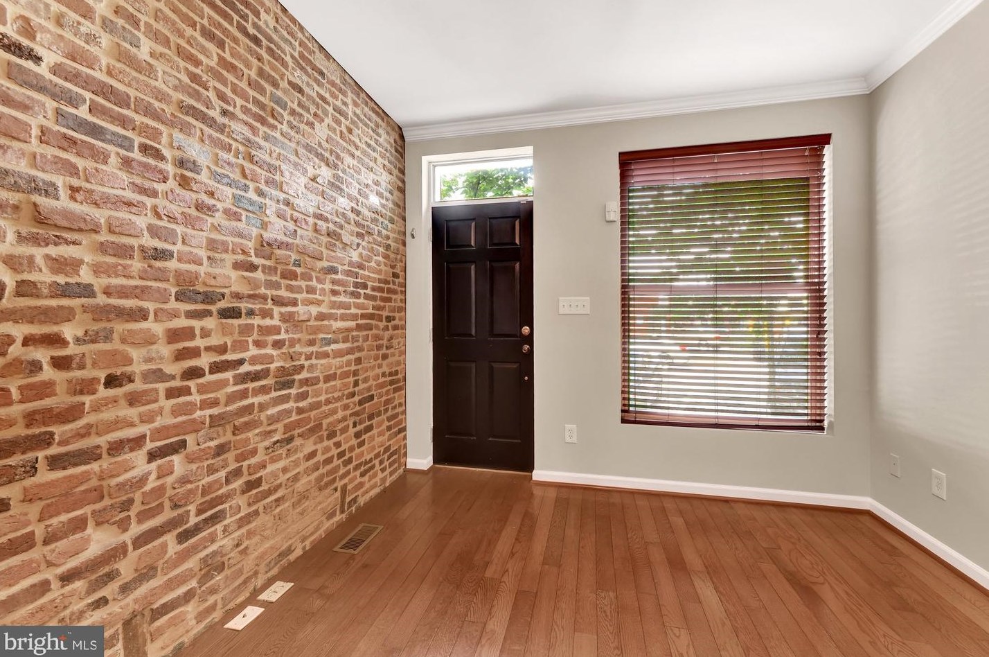 827 Montford Ave, Baltimore MD  21205-1619 exterior