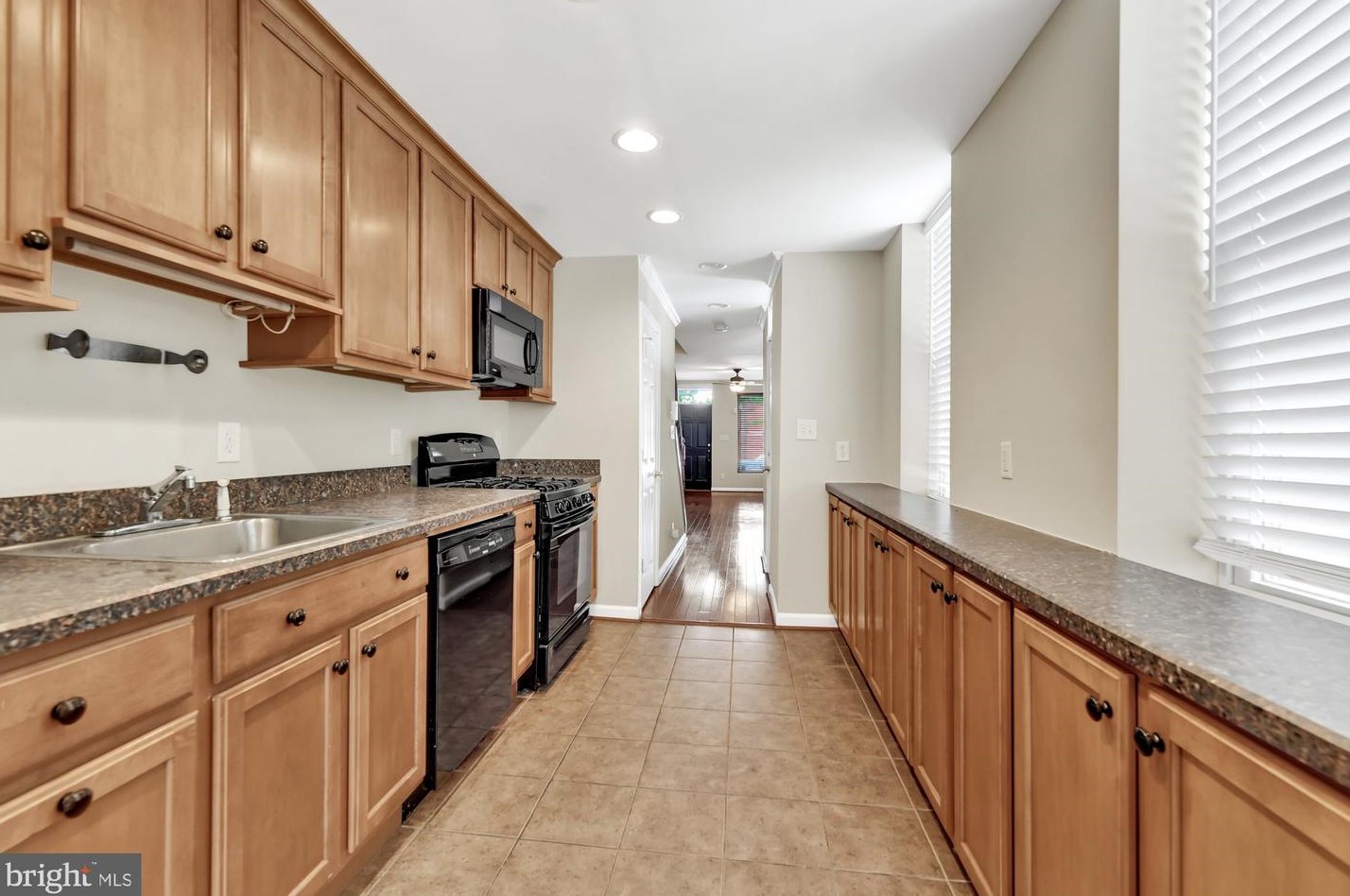 827 Montford Ave, Baltimore MD  21205-1619 exterior