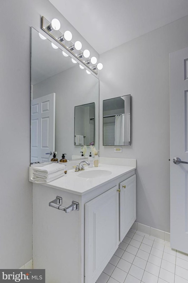 23 Pierside Dr, Baltimore MD  21230-5463 exterior