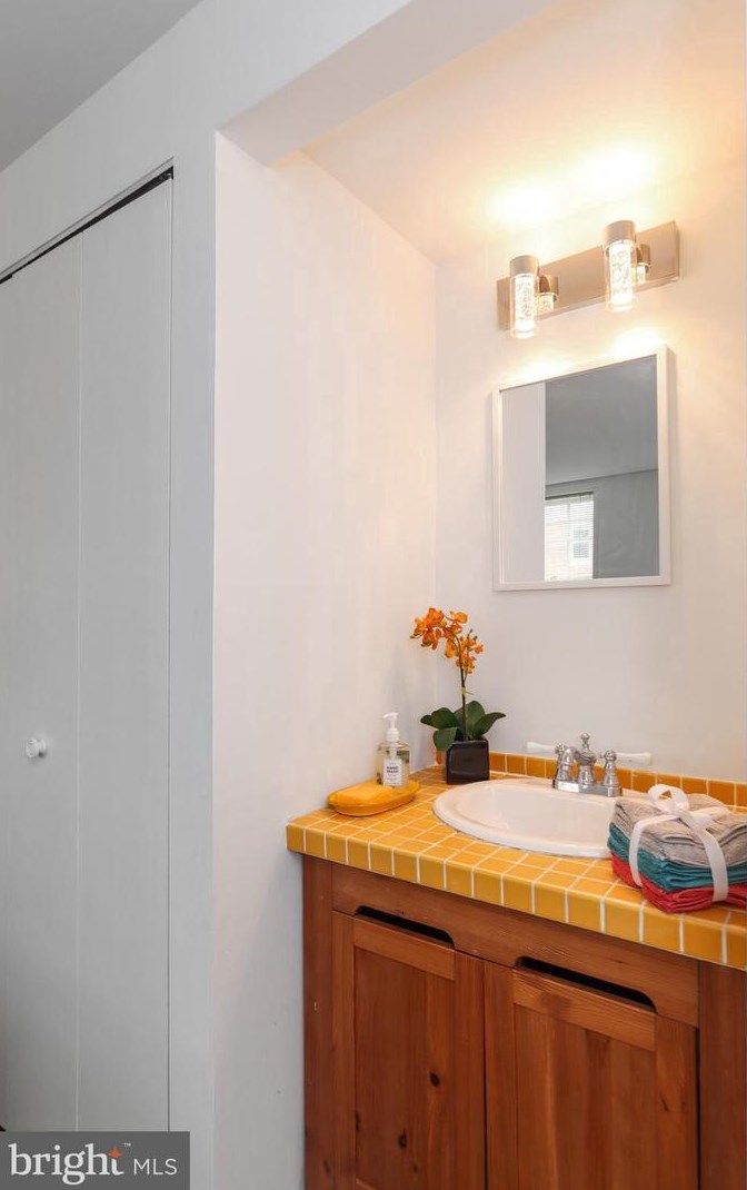 660 Portland St, Baltimore MD  21230-2220 exterior