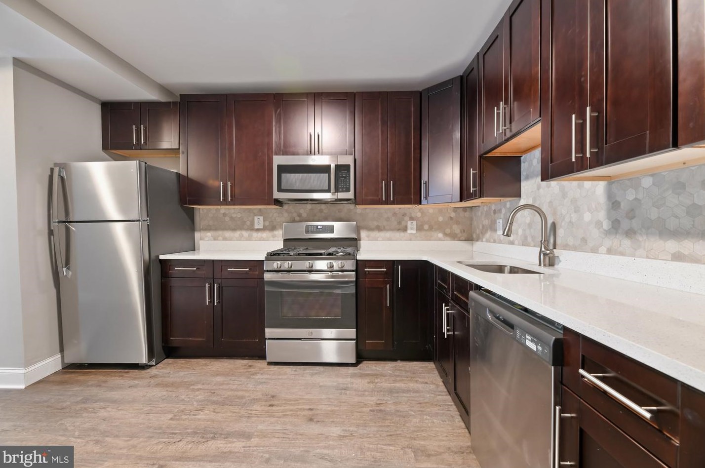 506 Montford Ave, Baltimore MD  21205-2523 exterior