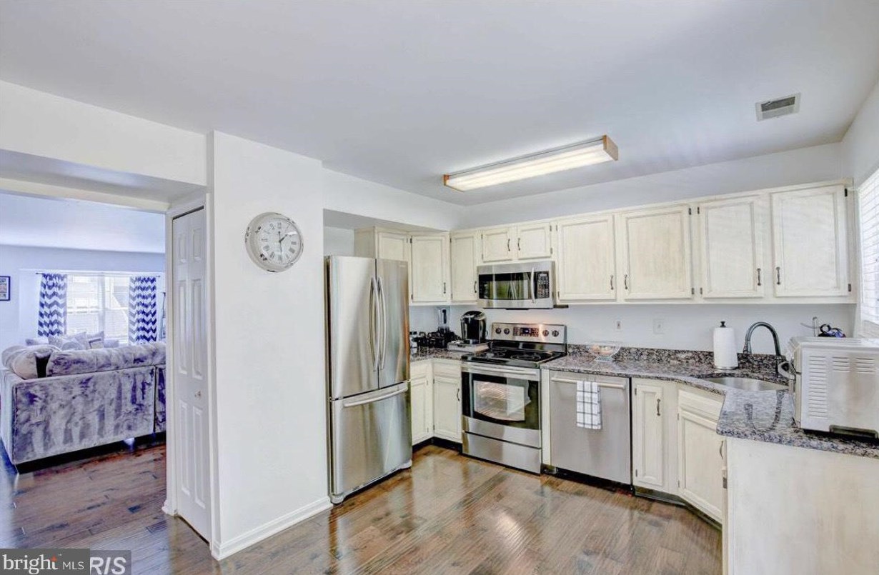 5661 Ringwood Dr, Baltimore MD  21227-3845 exterior