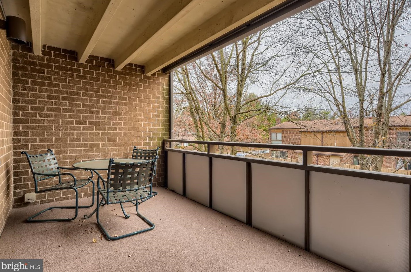2 High Stepper Ct, Baltimore MD  21208-6371 exterior