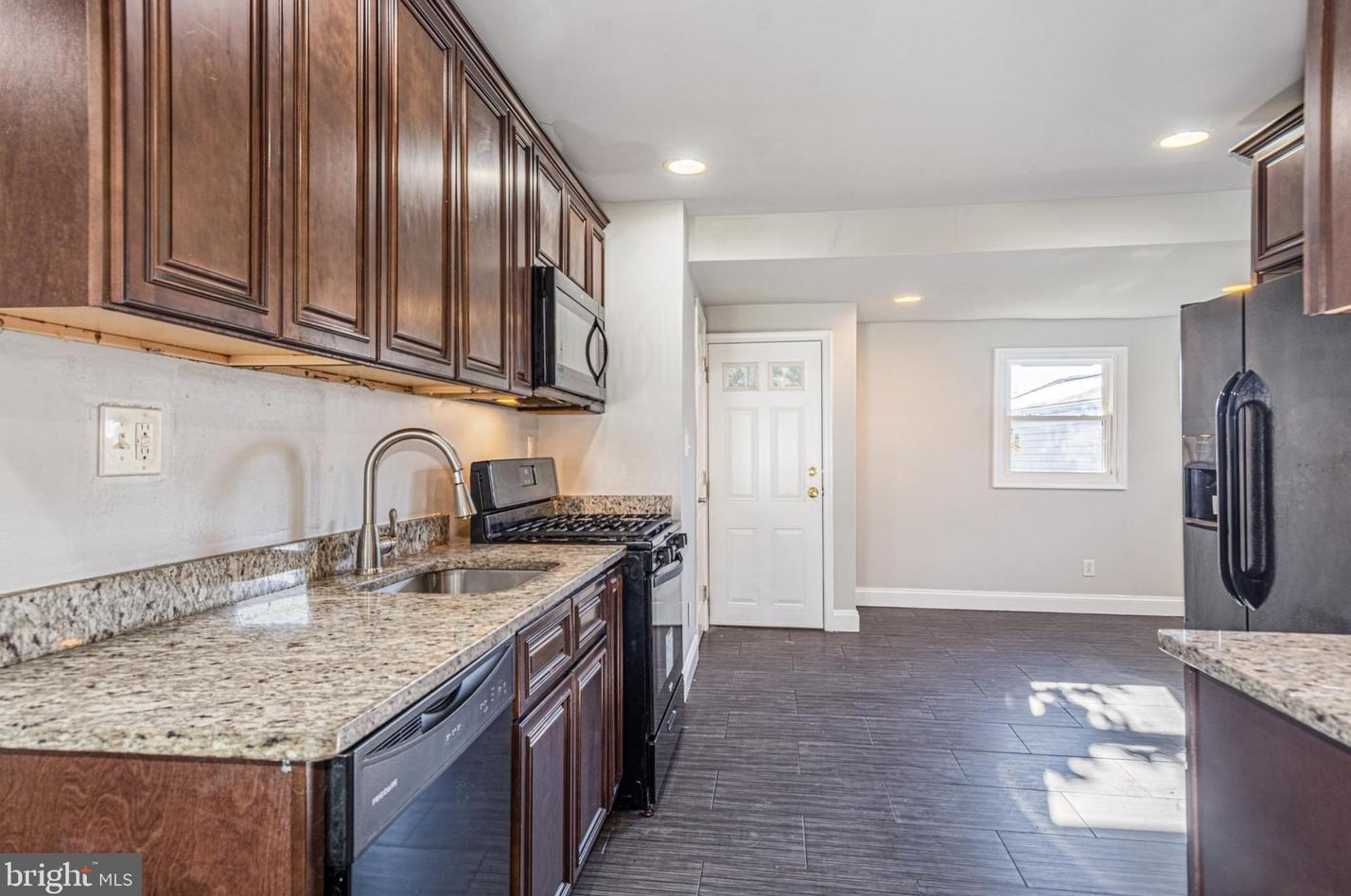 117 Avon Bch Rd, Baltimore MD 21222-6104 exterior