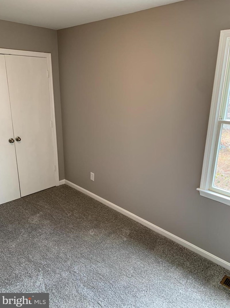 27 Maryland Ave, Baltimore MD 21228-3240 exterior