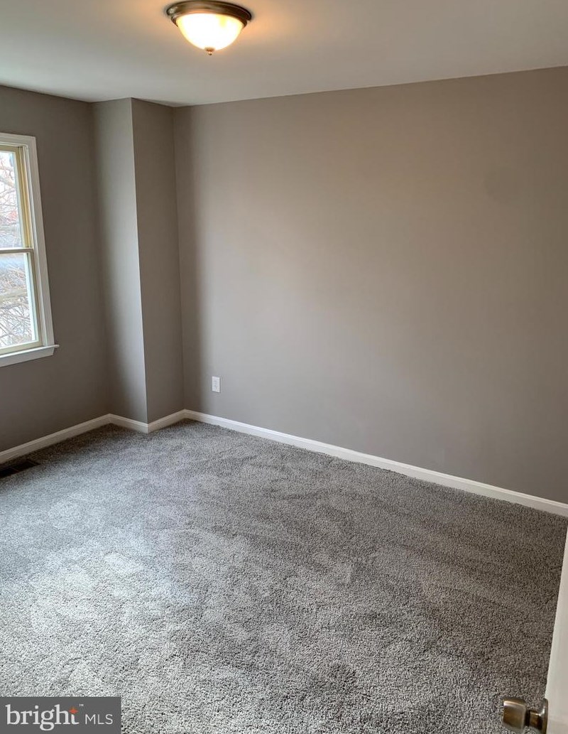 27 Maryland Ave, Baltimore MD 21228-3240 exterior