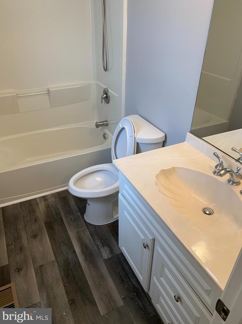 27 Maryland Ave, Baltimore MD 21228-3240 exterior