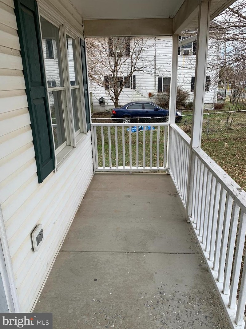 27 Maryland Ave, Baltimore MD 21228-3240 exterior