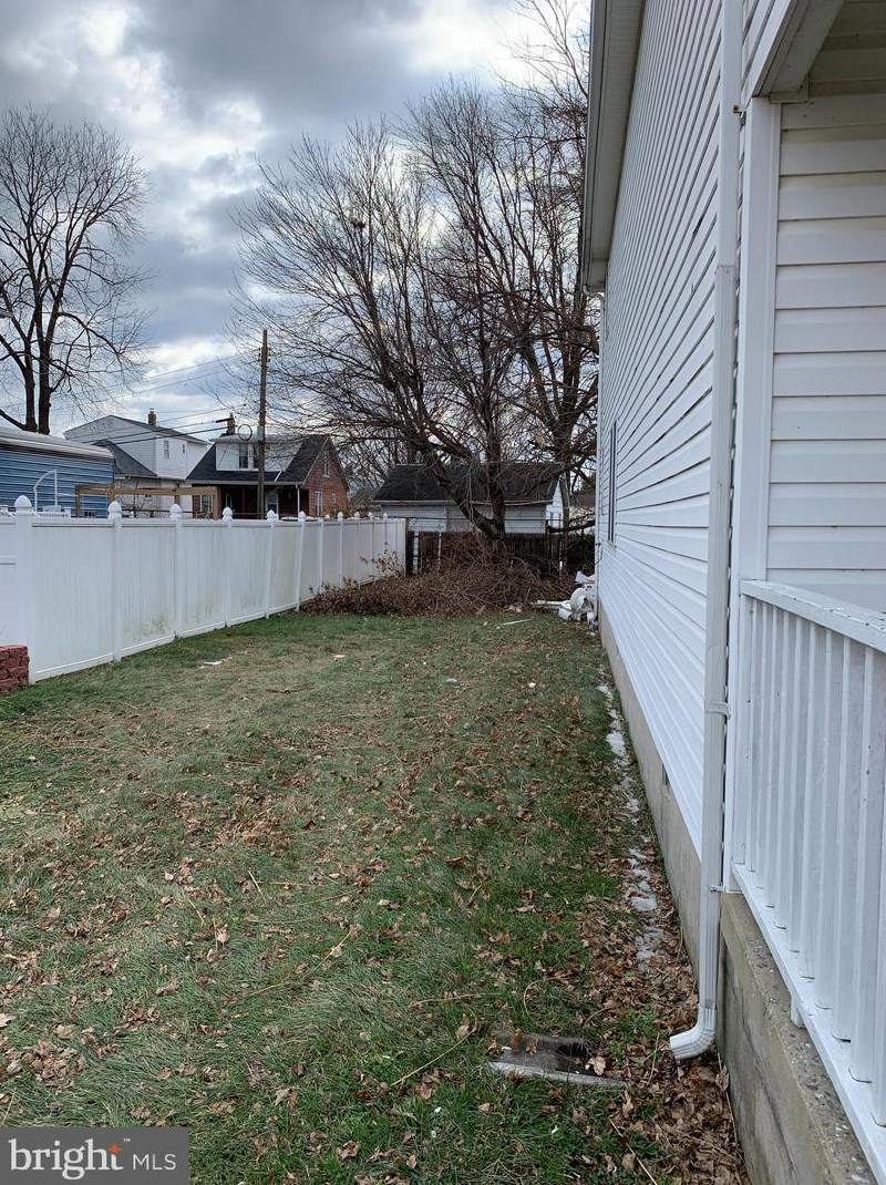 27 Maryland Ave, Baltimore MD 21228-3240 exterior