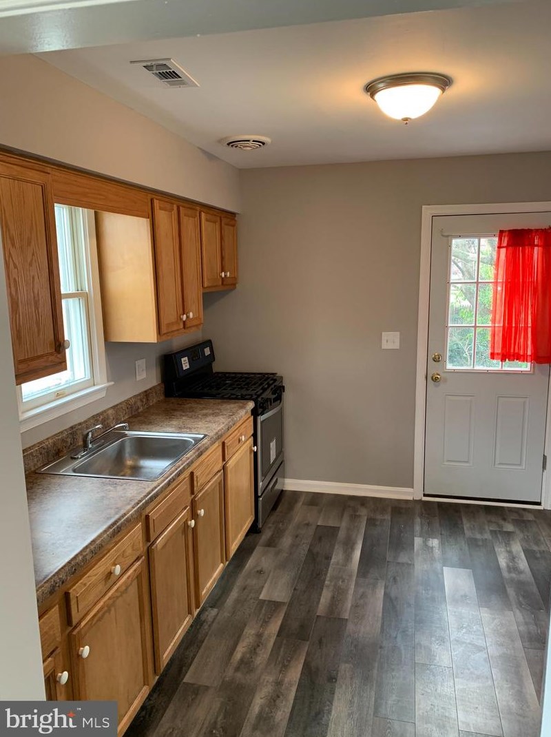 27 Maryland Ave, Baltimore MD 21228-3240 exterior