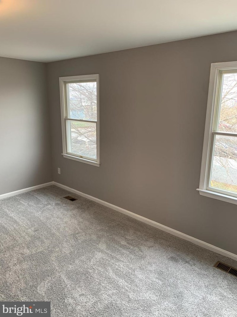 27 Maryland Ave, Baltimore MD 21228-3240 exterior