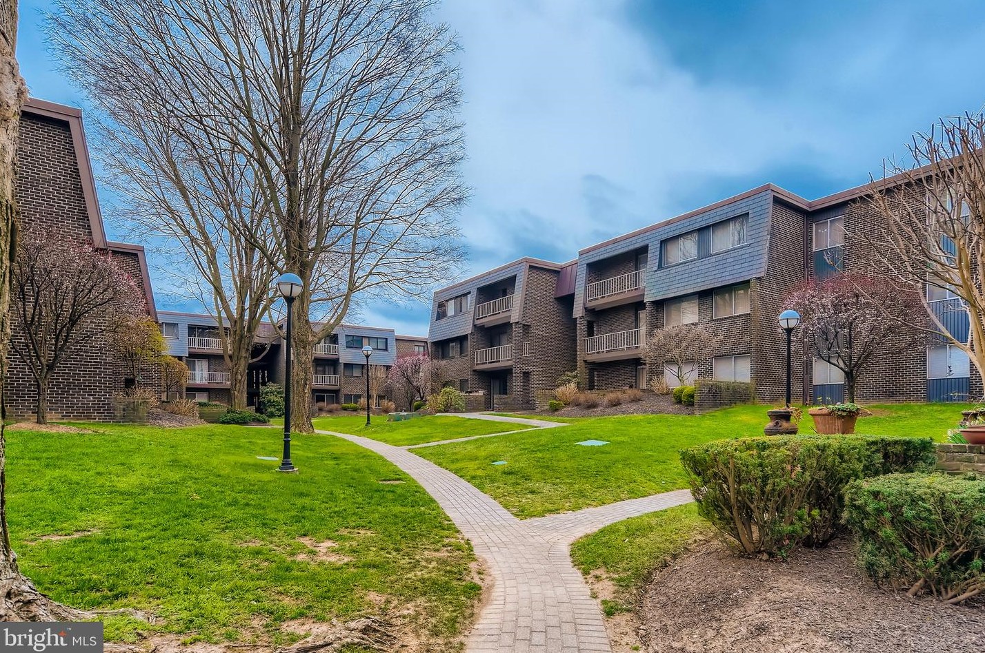 14 Stonehenge Cir, Baltimore MD  21208-3238 exterior