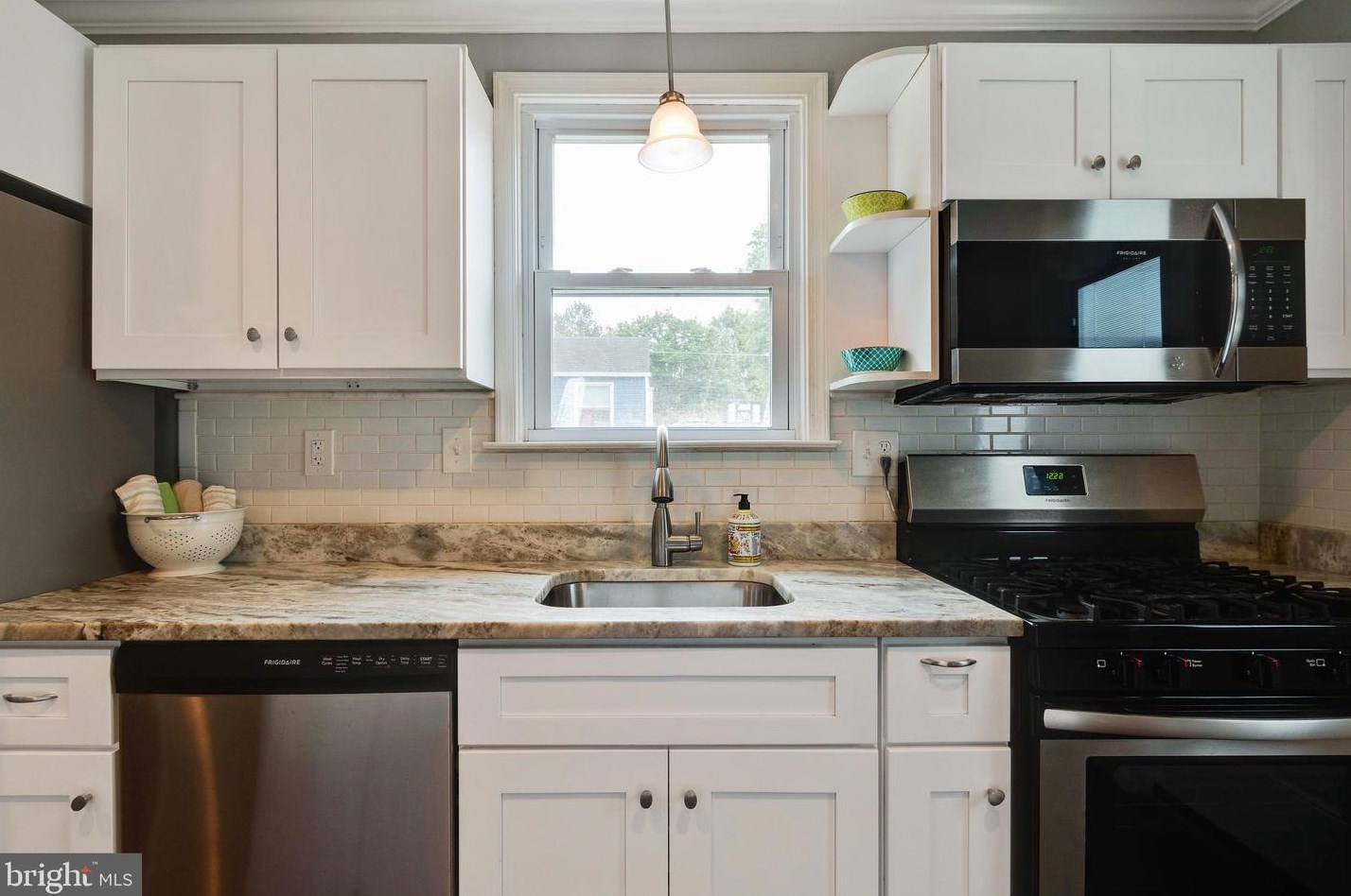 610 Meyers Dr, Baltimore MD  21228-4105 exterior