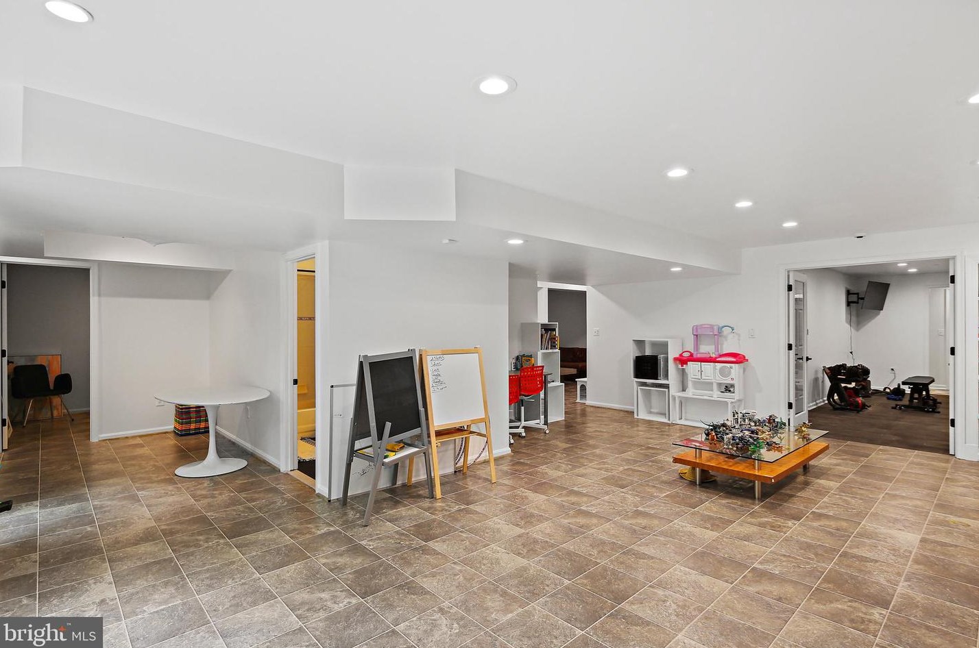 3 Hambleton Ct, Baltimore MD  21208-3333 exterior