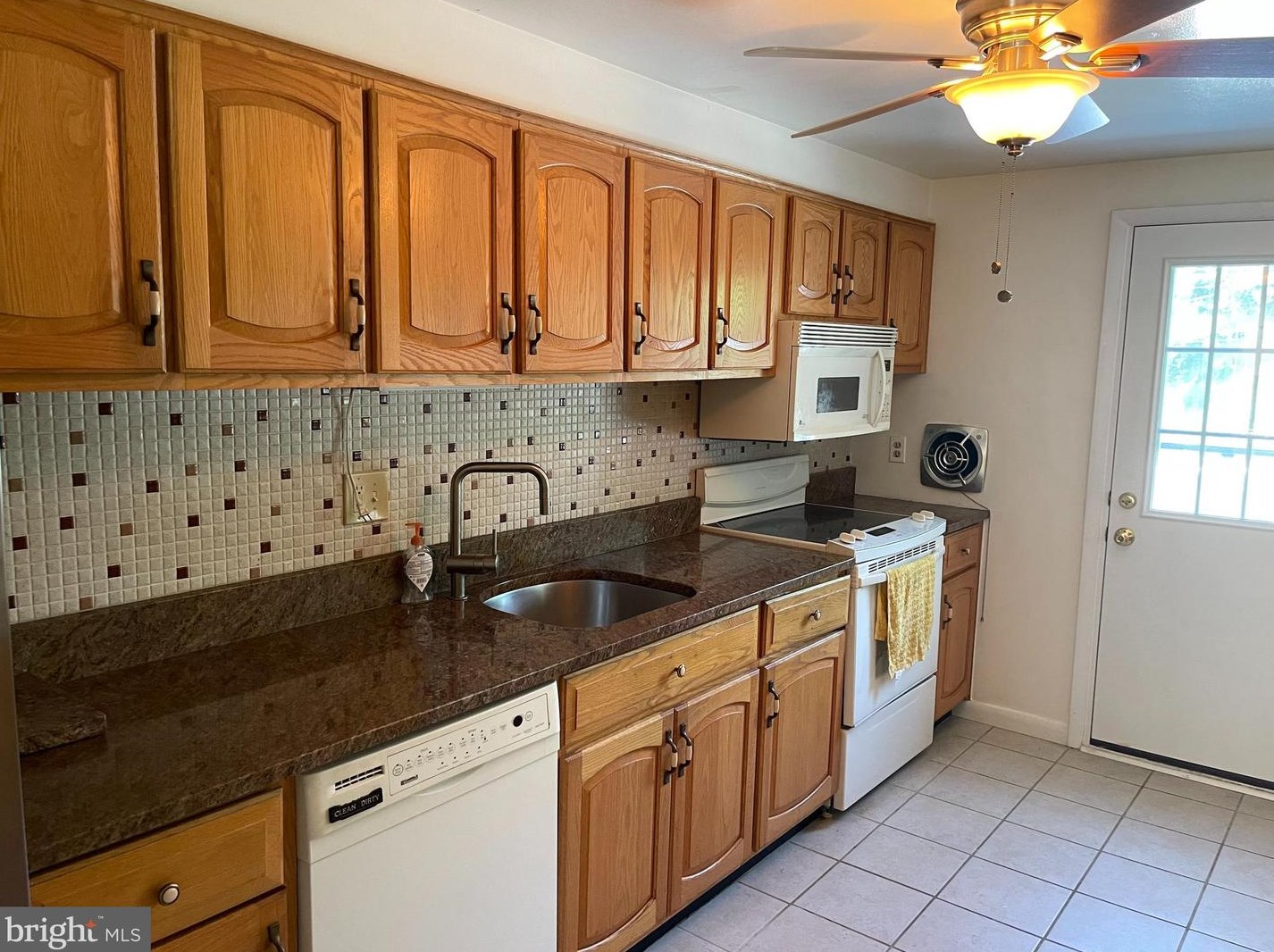 976 Regina Dr, Baltimore MD  21227-2338 exterior