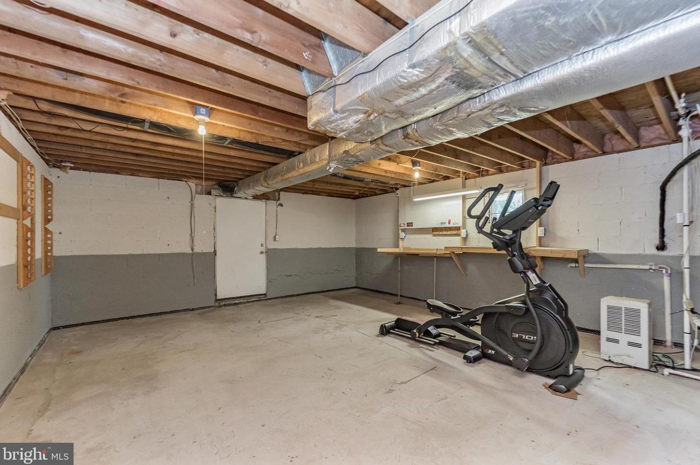 913 Rosedale St, Baltimore MD 21216-4233 exterior