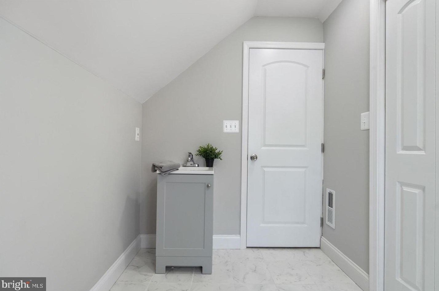 7517 Sparrows Point Blvd, Baltimore MD  21219-1928 exterior