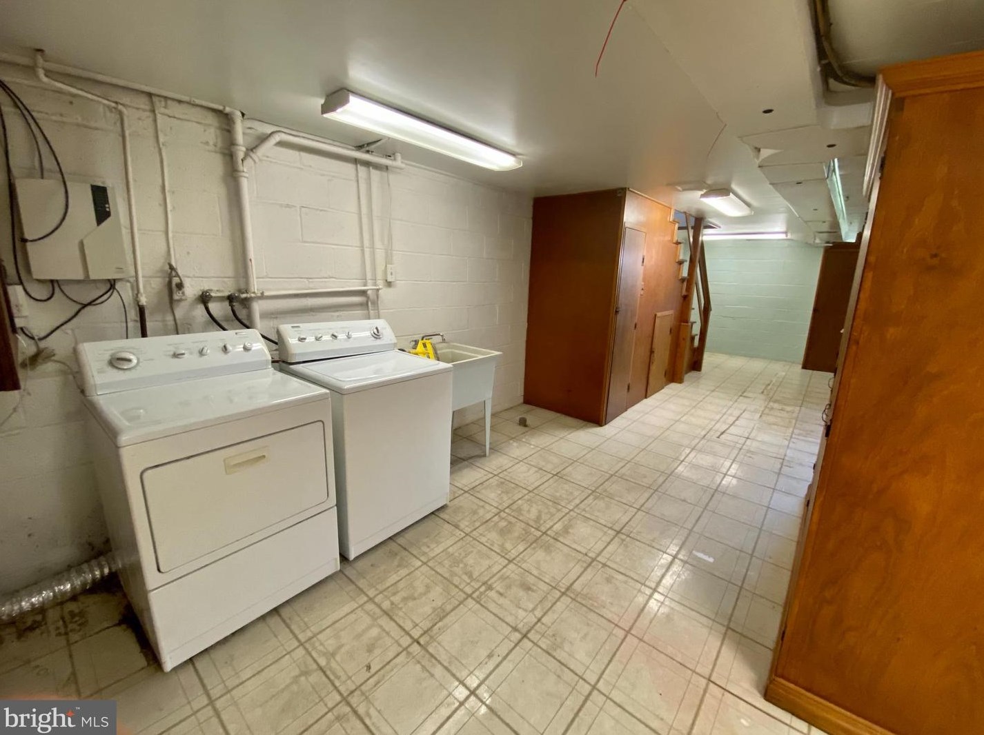 6829 Duluth Ave, Baltimore MD  21222-1111 exterior