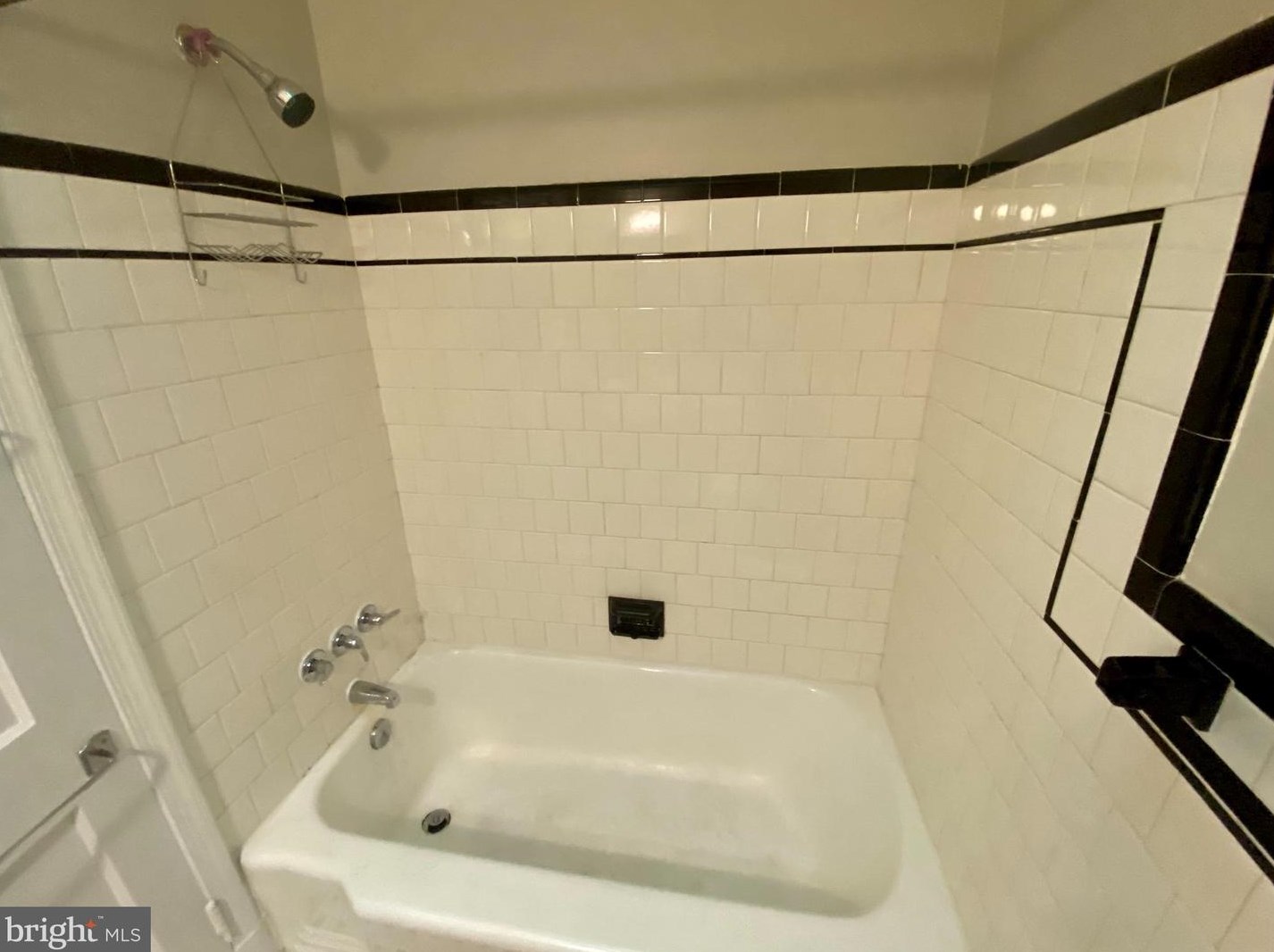 6829 Duluth Ave, Baltimore MD  21222-1111 exterior