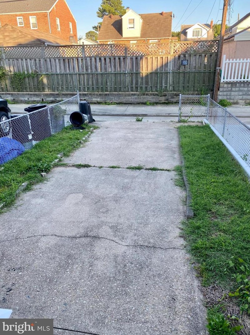 6829 Duluth Ave, Baltimore MD  21222-1111 exterior