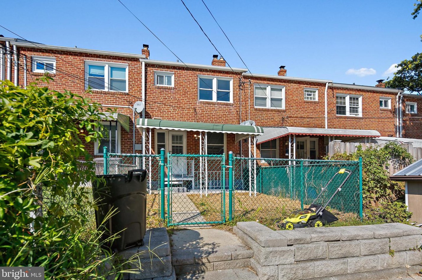 1079 Elm Rd, Baltimore MD  21227-3935 exterior