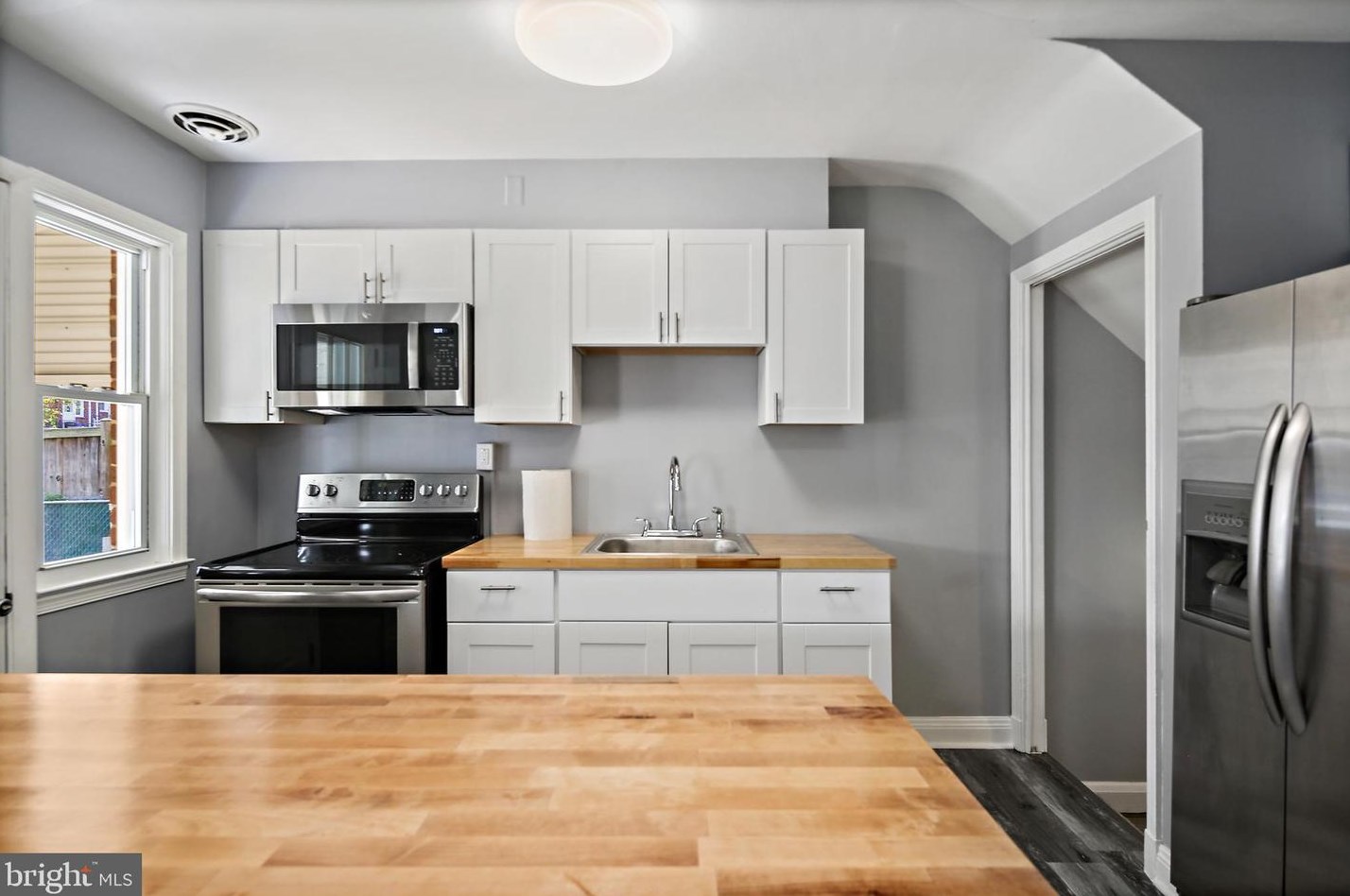 1079 Elm Rd, Baltimore MD  21227-3935 exterior