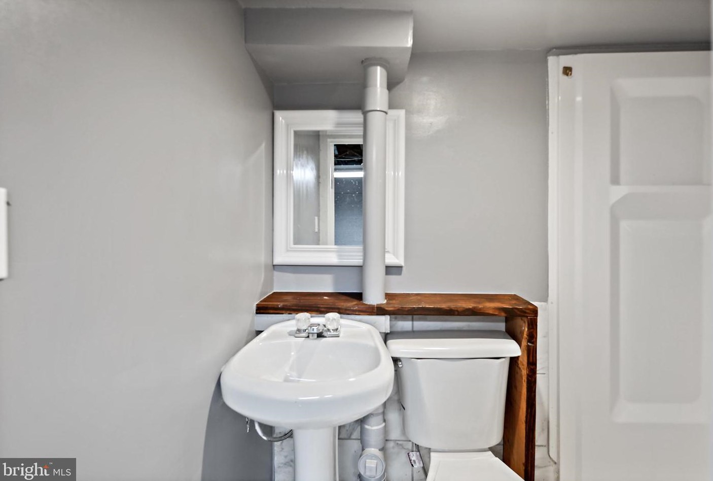 1079 Elm Rd, Baltimore MD  21227-3935 exterior