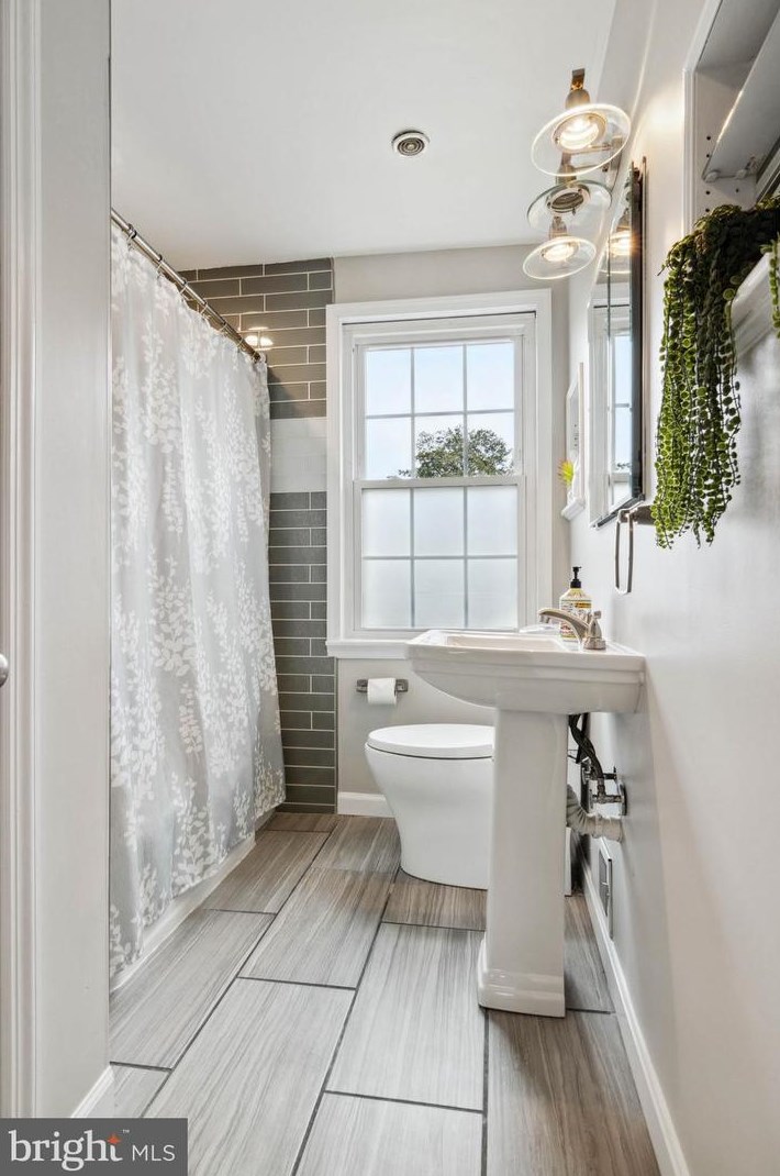 363 Whitfield Rd, Baltimore MD 21228-1809 exterior