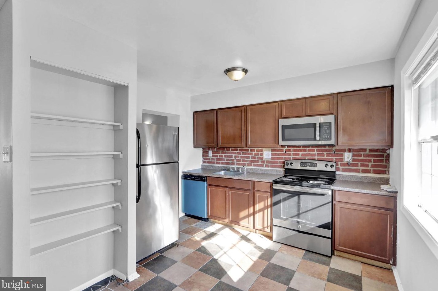 12 Middleview Ct, Baltimore MD  21244-2620 exterior