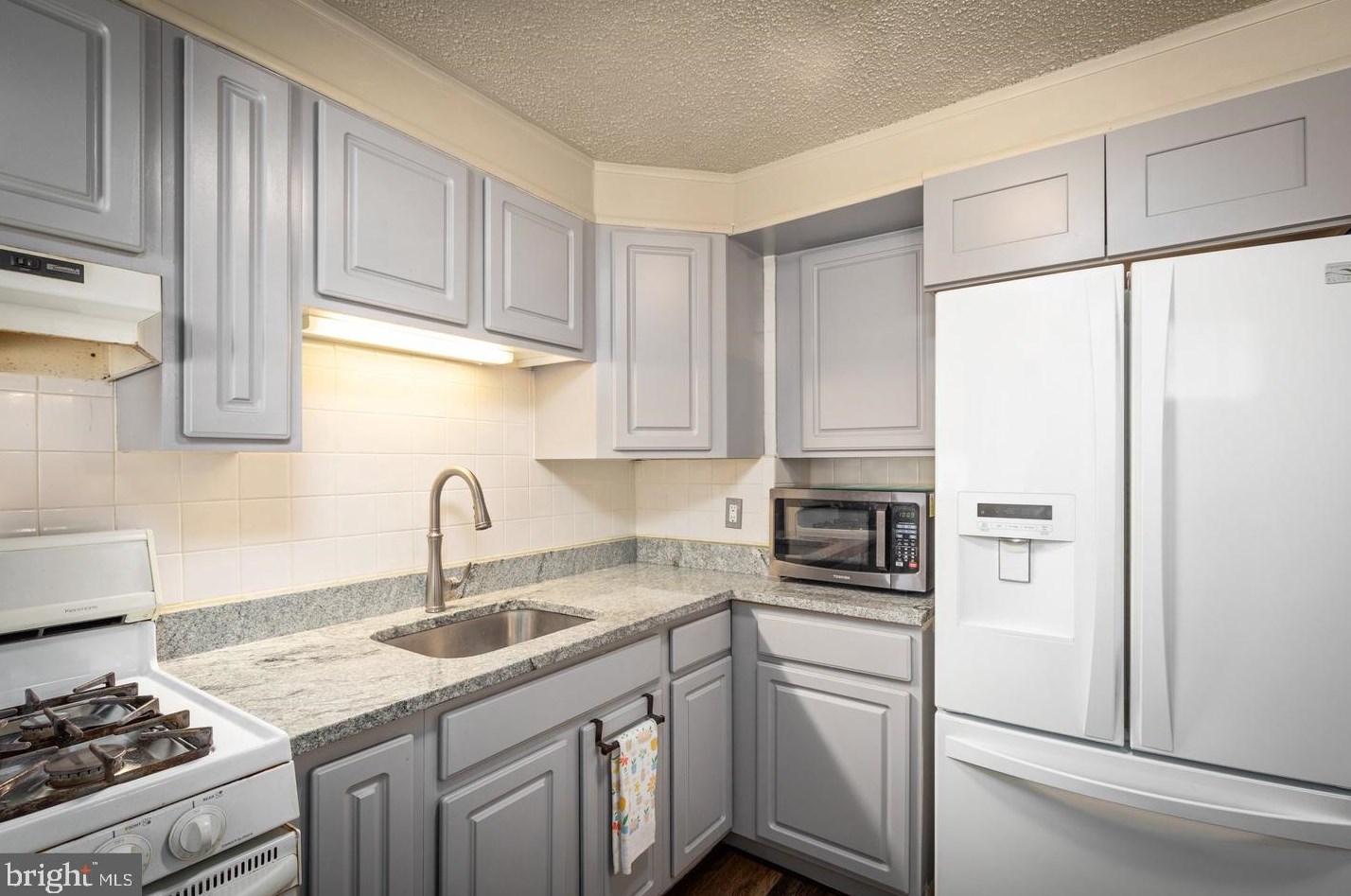 7404 Edsworth Rd, Baltimore MD  21222-1310 exterior
