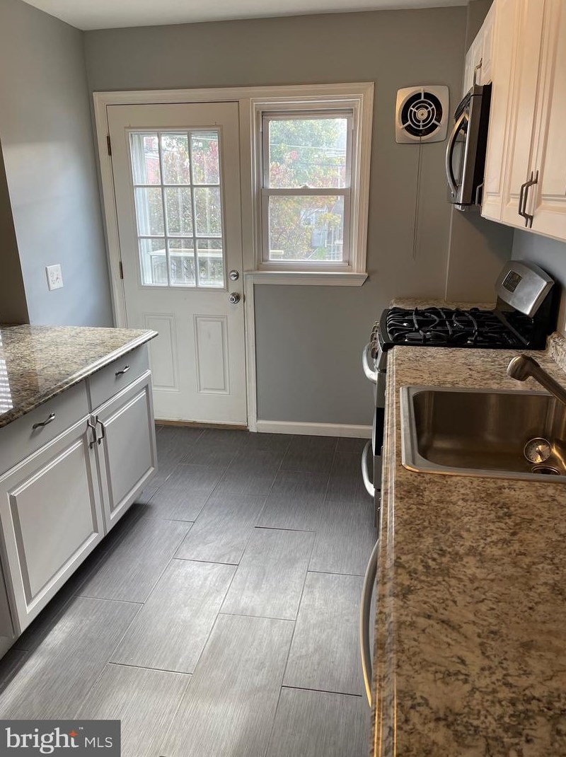 6119 Mt Rdg Rd, Baltimore MD 21228-2240 exterior