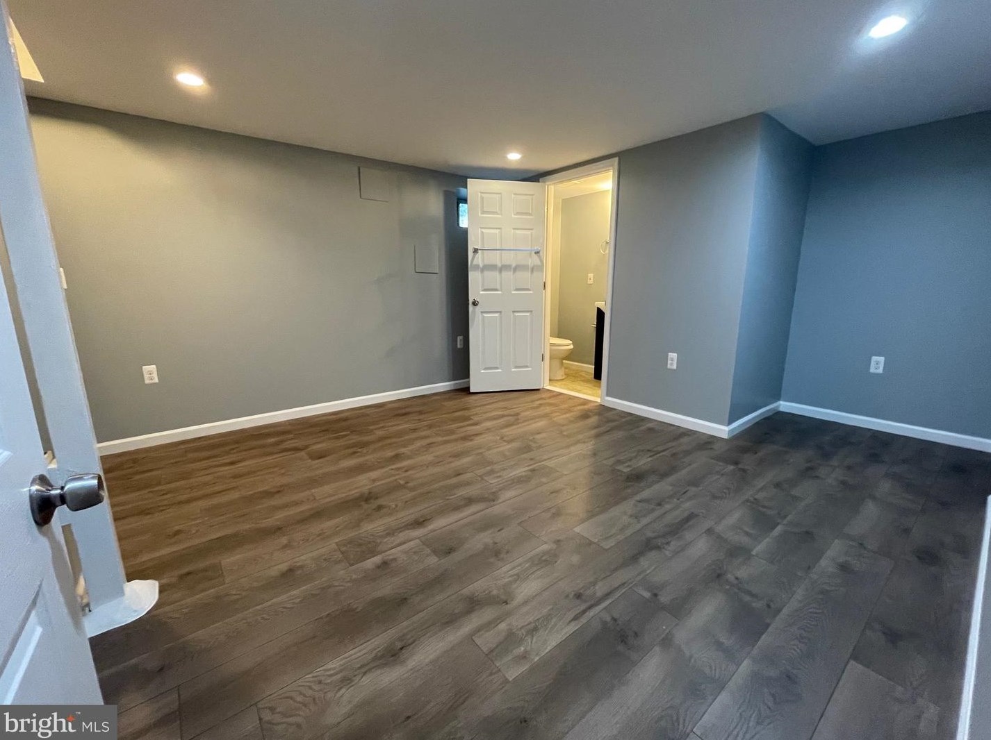 6119 Mt Rdg Rd, Baltimore MD 21228-2240 exterior