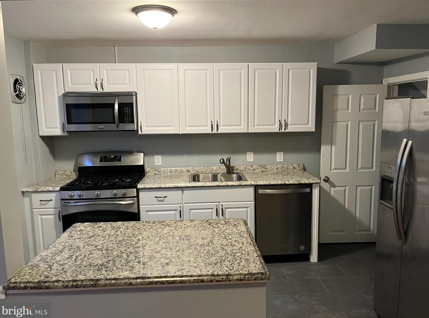 6119 Mt Rdg Rd, Baltimore MD 21228-2240 exterior