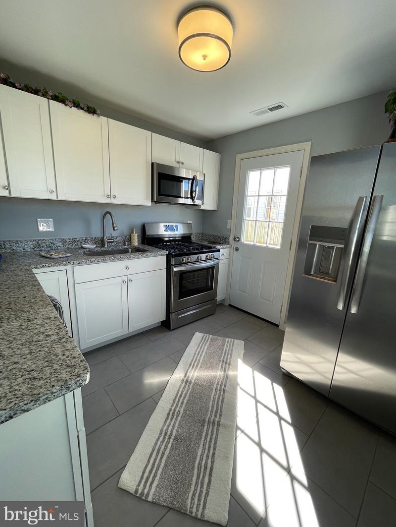 3443 Loganview Dr, Baltimore MD  21222-5950 exterior