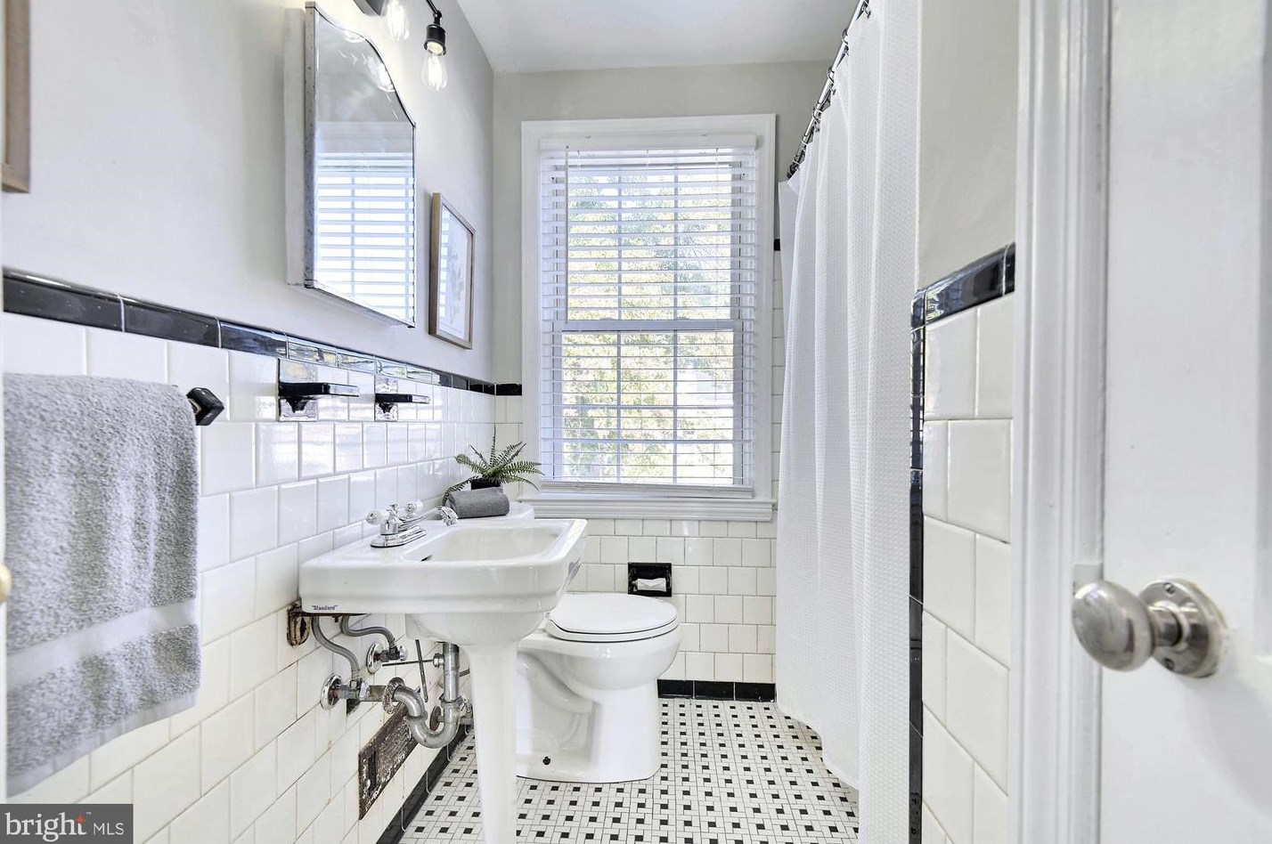 415 Lambeth Rd, Baltimore MD 21228-1842 exterior