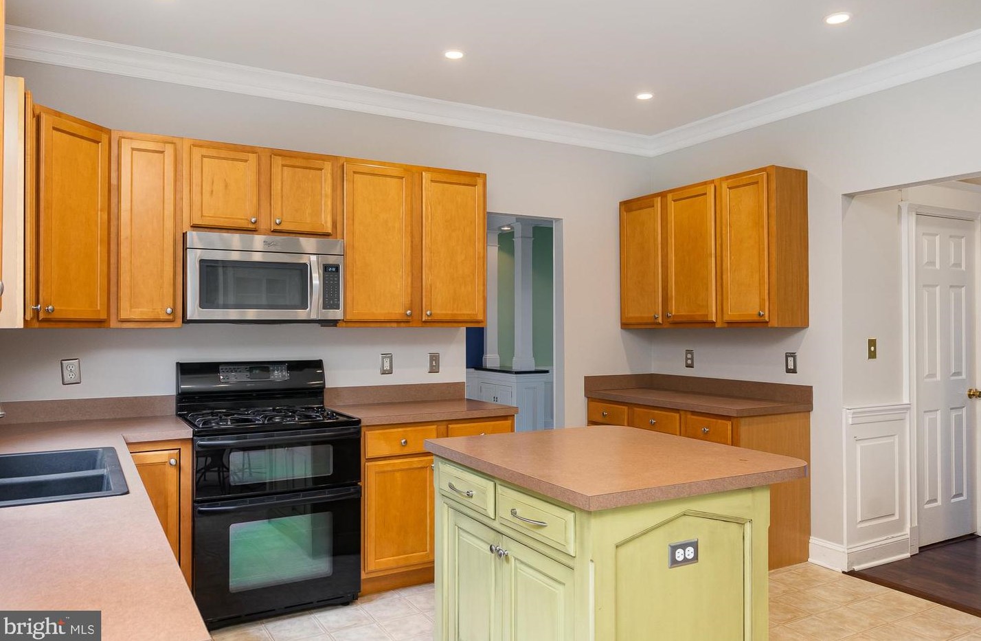 8216 Selwin Ct, Baltimore MD 21237-3363 exterior