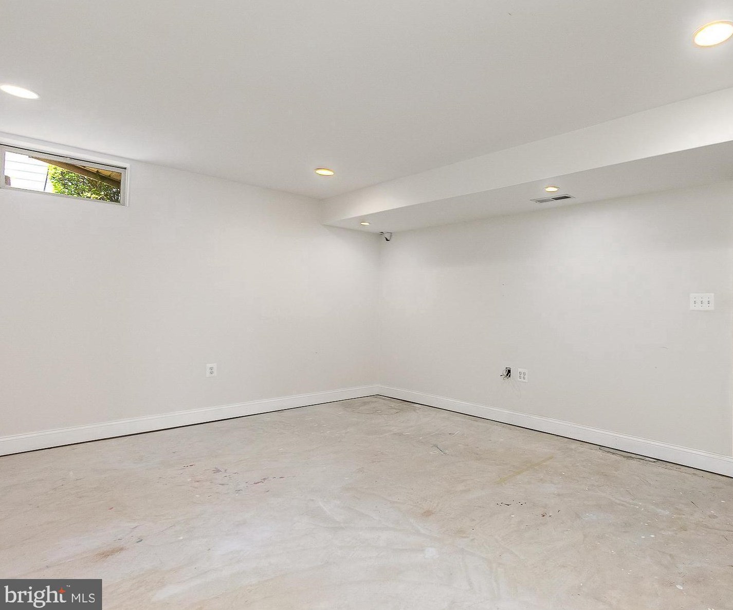 8216 Selwin Ct, Baltimore MD 21237-3363 exterior