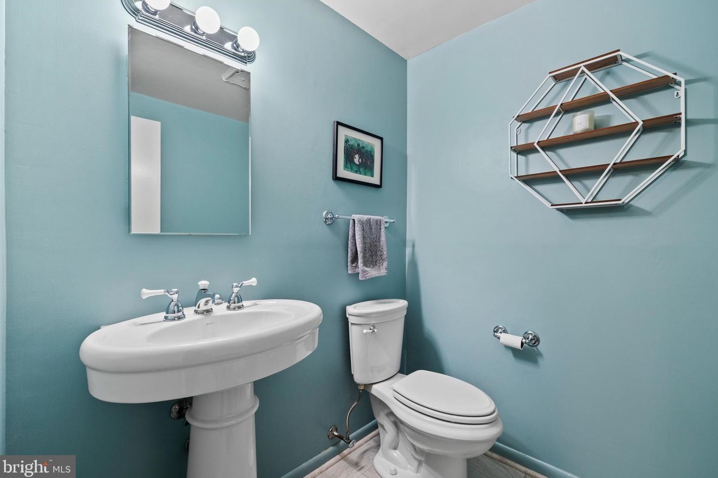 6112 Buckingham Mnr Dr, Baltimore MD exterior